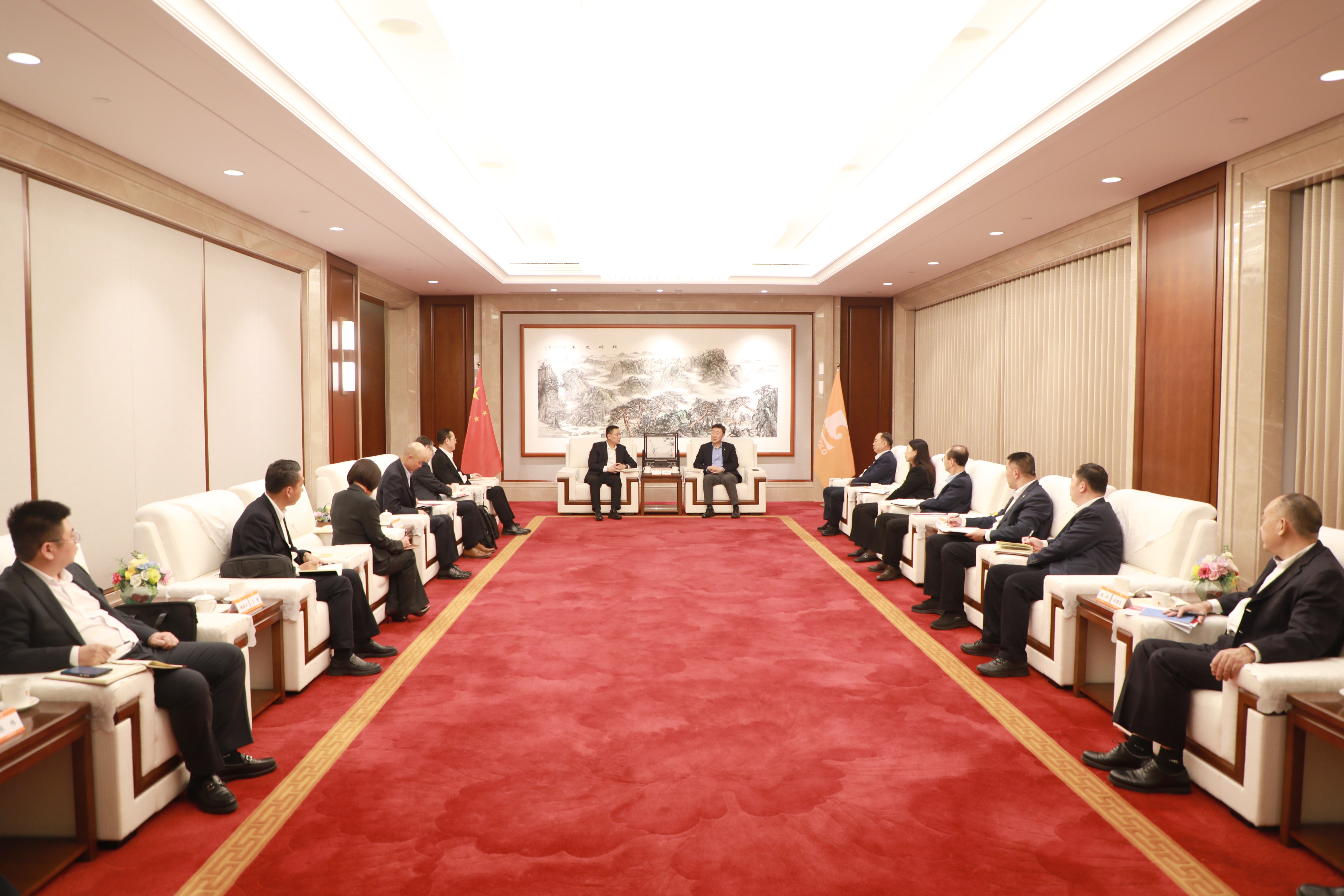 张晓；；峒泄吮Ｊ傧展镜澄薄、副总裁巴音一行